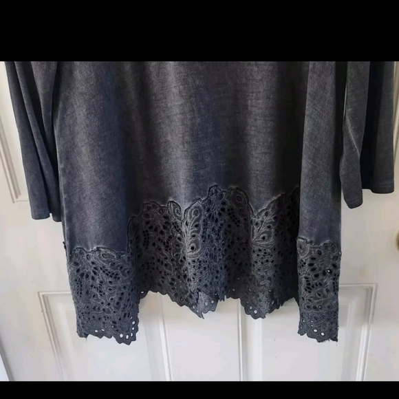 Soft Surroundings Womens Delaynie Tunic Top Gray Eyelet Hem 3/4 Sleeves Womens M - Picture 3 of 7